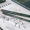 Faber Castell Graphite Pencil Castell 9000 Jumbo Tin of 5 – Image 3